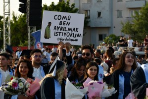 &Ccedil;OM&Uuml; Mezuniyet T&ouml;reni Coşkuyla Ger&ccedil;ekleştirildi fotoğraf 22