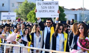 &Ccedil;OM&Uuml; Mezuniyet T&ouml;reni Coşkuyla Ger&ccedil;ekleştirildi fotoğraf 24