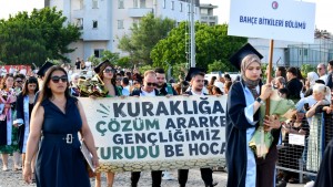 &Ccedil;OM&Uuml; Mezuniyet T&ouml;reni Coşkuyla Ger&ccedil;ekleştirildi fotoğraf 28