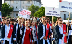&Ccedil;OM&Uuml; Mezuniyet T&ouml;reni Coşkuyla Ger&ccedil;ekleştirildi fotoğraf 20