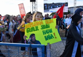 &Ccedil;OM&Uuml; Mezuniyet T&ouml;reni Coşkuyla Ger&ccedil;ekleştirildi fotoğraf 15
