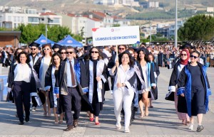 &Ccedil;OM&Uuml; Mezuniyet T&ouml;reni Coşkuyla Ger&ccedil;ekleştirildi fotoğraf 14