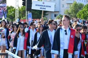 &Ccedil;OM&Uuml; Mezuniyet T&ouml;reni Coşkuyla Ger&ccedil;ekleştirildi fotoğraf 19