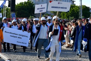 &Ccedil;OM&Uuml; Mezuniyet T&ouml;reni Coşkuyla Ger&ccedil;ekleştirildi fotoğraf 31