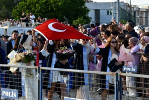 &Ccedil;OM&Uuml; Mezuniyet T&ouml;reni Coşkuyla Ger&ccedil;ekleştirildi fotoğraf 21