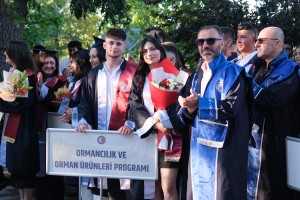 Yenice Meslek Y&uuml;ksek Okulu Mezunlarını Coşkuyla Uğurladı fotoğraf 8