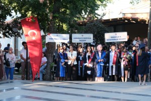 Yenice Meslek Y&uuml;ksek Okulu Mezunlarını Coşkuyla Uğurladı fotoğraf 11