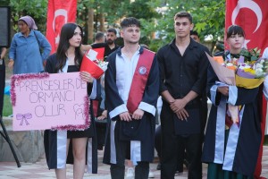 Yenice Meslek Y&uuml;ksek Okulu Mezunlarını Coşkuyla Uğurladı fotoğraf 14