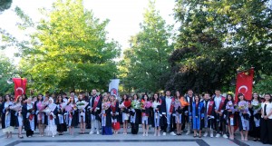 Yenice Meslek Y&uuml;ksek Okulu Mezunlarını Coşkuyla Uğurladı fotoğraf 17