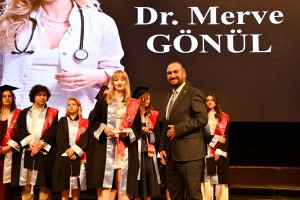 ÇOMÜ Tıp Fakültesi Mezuniyet Töreni Gerçekleştirildi fotoğraf 12