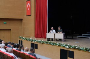 &Ccedil;OM&Uuml;&rsquo;de 15 Temmuz Demokrasi ve Milli Birlik G&uuml;n&uuml; Kapsamında Belgesel G&ouml;sterimi ve Panel D&uuml;zenlendi fotoğraf 1