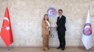Balıkesir Teknokent Genel M&uuml;d&uuml;r&uuml; &Ouml;ğr. G&ouml;r. Burcu Aydemir&rsquo;den Rekt&ouml;r Erenoğlu&rsquo;na Ziyaret fotoğraf 1