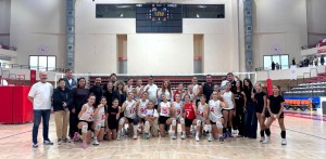 &Ccedil;OM&Uuml; Spor Kul&uuml;b&uuml; Voleybolda &Ccedil;ifte Galibiyetle Sezona Damga Vurdu fotoğraf 1