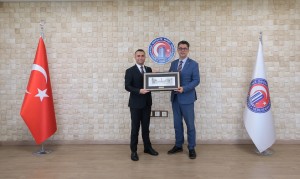 Baro Başkanı Ey&uuml;p Alg&uuml;l&rsquo;den Rekt&ouml;r Erenoğlu&rsquo;na Ziyaret fotoğraf 2