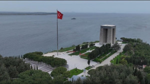 111 Yıl Sonra Resmi Arşivlerden Çıktı: Türk Askerinin Yaralı İngiliz Askerini Sırtında Taşıdığı Belgelendi fotoğraf 2