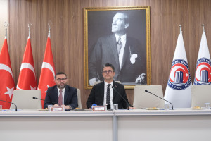 &Ccedil;OM&Uuml; Ev Sahipliğinde Ger&ccedil;ekleştirilen &Uuml;AK Y&ouml;netim Kurulu Toplantısı İle T&uuml;rkiye Y&uuml;ksek&ouml;ğretiminin Kalbi &Ccedil;anakkale&rsquo;de Attı fotoğraf 13