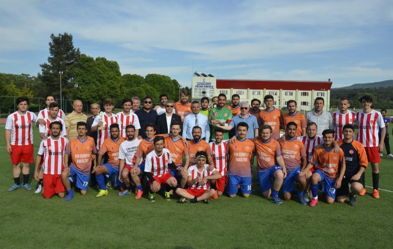 ÇOMÜ Spor 17 Futbol Turnuvasının Ödül Töreni Gerçekleştirildi
