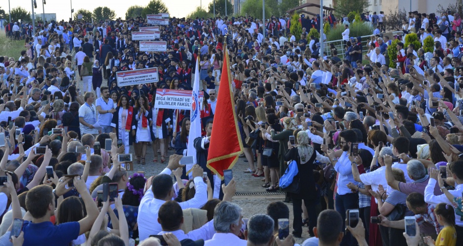 Biga İİBF ve Biga Uygulamalı Bilimler Fakültesi Mezuniyet Töreni Gerçekleştirildi