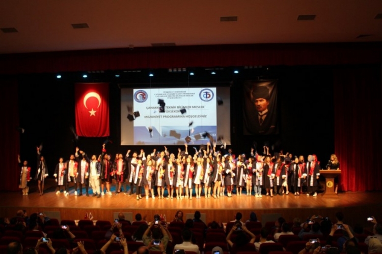 Çanakkale Teknik Bilimler Meslek Yüksekokulu Mezuniyet Töreni Gerçekleştirildi