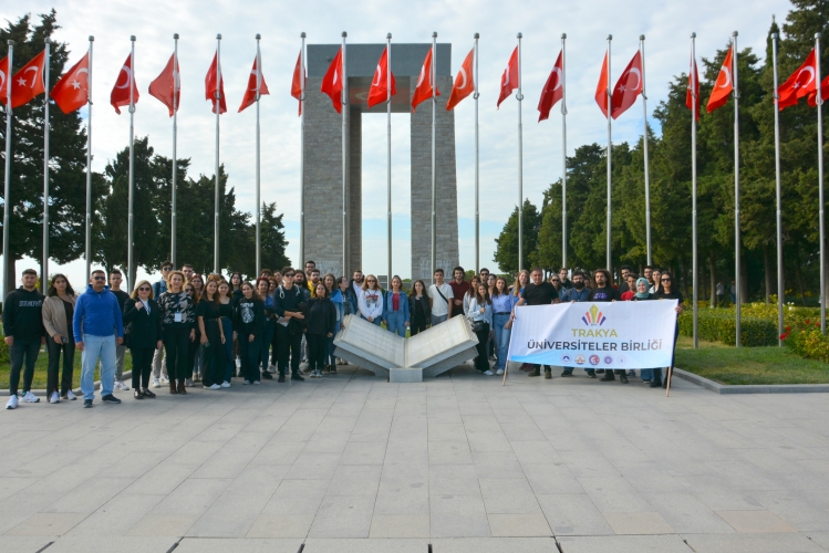 ÇOMÜ Ev Sahipliğinde Çanakkale Kültür ve Çanakkale Şehitlik Gezisi Düzenlendi