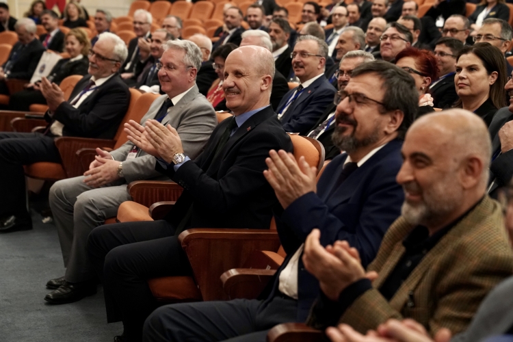 ÇOMÜ Rektörü Prof. Dr. Sedat Murat, ÜAK Toplantısına Katıldı