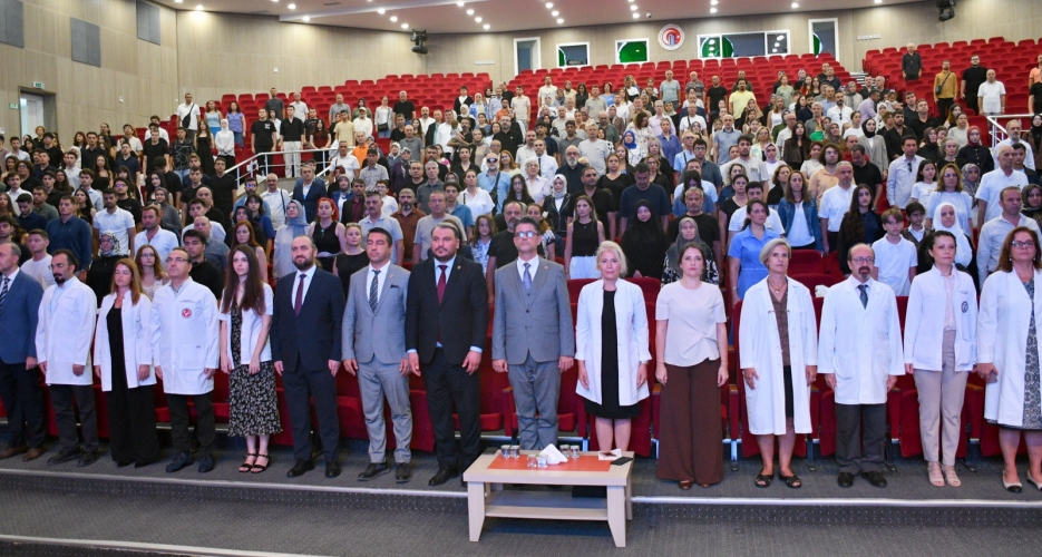 ÇOMÜ Tıp Fakültesi’nde “Önlük Giydirme Töreni” Düzenlendi