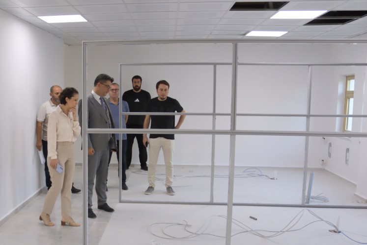 Rektör Prof. Dr. R. Cüneyt Erenoğlu, Merkez Binasında İncelemelerde Bulundu