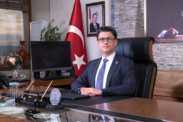 &Uuml;AK Başkanı ve Rekt&ouml;r Prof. Dr. Ramazan C&uuml;neyt Erenoğlu Başkanlığında...